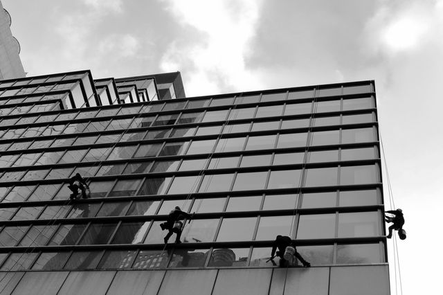 A photo of window washers on Fifth Avenue